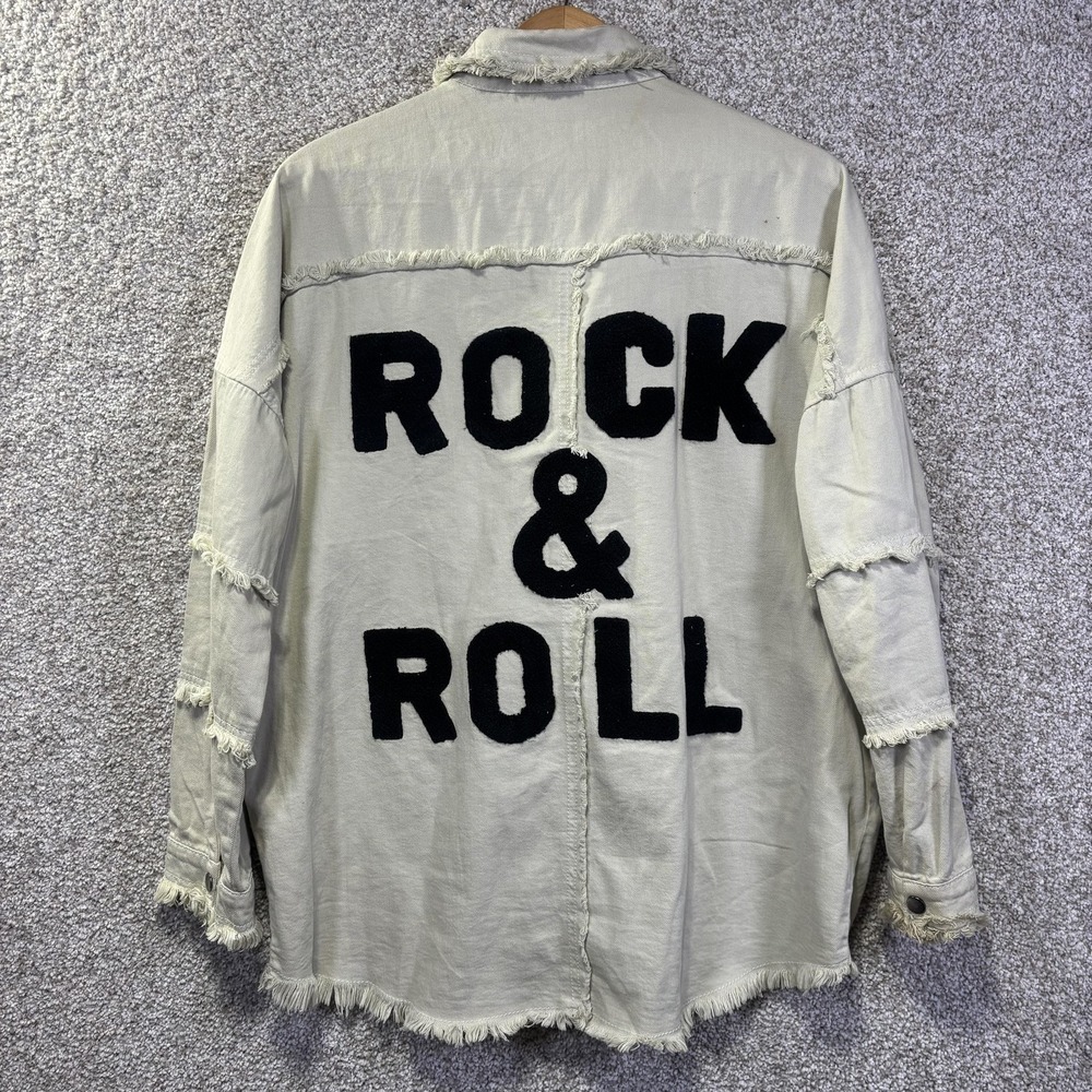 Elan Jacket Womens Small Beige Fringe Rock‎ & Roll Snap Shacket Back Graphic